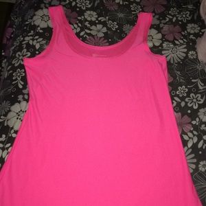 pink tank top